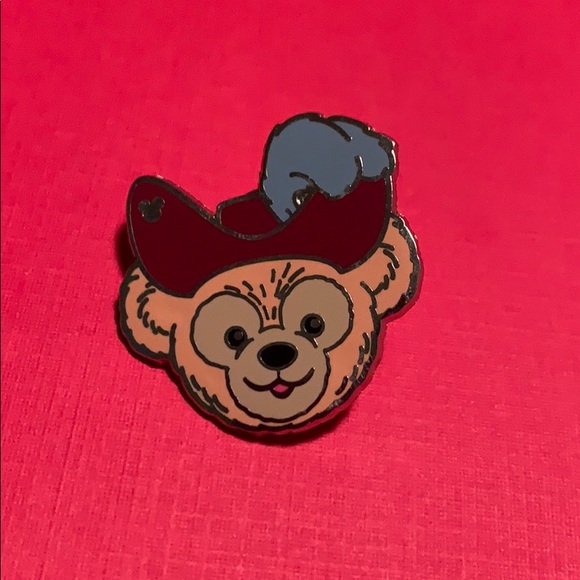 Disney Duffy’s Hats Pin - Picture 1 of 2